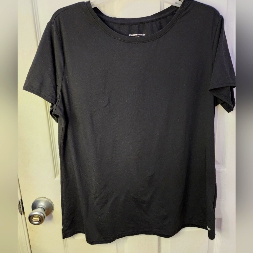 💥Clearance💥 Amazon Essentials Black T-Shirt Size XL